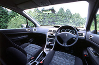 307スタイルATモデルの室内。
	 