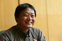 ＜プロフィール＞
	1981年富士重工業入社。主にシャシー設計部でサスペンションや駆動系の設計を担当。1999年に商品企画本部に異動し、4代目「レガシィ」、2代目「インプレッサ」、3代目「WRX STI」の開発を歴任してきた。2012年にSTIに出向し、現在は担当部長としてコンプリートカーの開発取りまとめを担当。