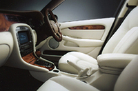 「ジャガーXタイプ」に最上級「ソブリン」を名乗る限定車の画像