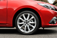 「20S ツーリング Lパッケージ」のタイヤサイズは215/45R18。