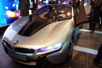 「BMW i8 コンセプト」
    