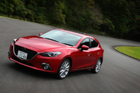 2リッターガソリンエンジン搭載の最上級グレード「アクセラスポーツ20S ツーリング Lパッケージ」。2リッターガソリンは5ドアハッチバックボディーのみの設定。