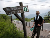 東照宮を経て、戦場ヶ原に到着。「戦場ヶ原自然研究路“日光てくてく街道”」を、これからテクテクと歩いていく。