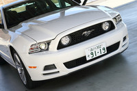 従来型から大幅に変更されたフロントマスク。V8モデルではボンネットフードにエアベントが備わる。