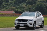 【テスト車のオプション装備】
ダイヤモンドホワイト（メタリックペイント）＝18万6000円／パノラミックスライディングルーフ（挟み込み防止機能付き）＝20万円／AMGスポーツパッケージ＜Mercedes-Benzロゴ付きブレーキキャリパー＆ドリルドベンチレーテッドディスク（フロント・リア）＋AMGスタイリングパッケージ（フロントスポイラー・サイド＆リアスカート）＋19インチAMG5スポークアルミホイール＋プライバシーガラス（後席左右・ラゲッジルーム）＋ブラックポプラウッドインテリアトリム＋AMGスポーツステアリング（ナッパレザー）＋AMGスポーツシート（ナッパレザー／本革）＋ステンレスアクセル＆ブレーキペダル（ラバースタッド付き）＋designoブラックルーフライナー＋フロアマット（“Mercedes-Benz”ロゴ付き）＞＝65万円／コンフォートパッケージ＜キーレスゴー＋前席シートヒーター＋メモリー付きパワーシート＋電動ランバーサポート＋電動チルト＆テレスコピックステアリング＋イージーエントリー（ステアリング）＋リバースポジション機能付きドアミラー（助手席側）＋EASY-PACKフィックスキット＋EASY-PACK自動開閉テールゲート＋セーフティネット＞＝45万円