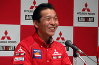 体調も万全という増岡。初優勝の時にナビゲーターを務めたパスカル・メモンが今回戻ってきた。「GPSが使える範囲が狭まったので、ナビゲーターの力も問われます。彼は攻撃的で元気がいいし、歳も同じで気が合うんです」