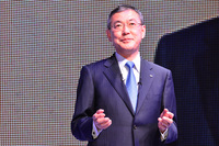 北米での好調な販売状況を報告する、吉永泰之代表取締役社長。