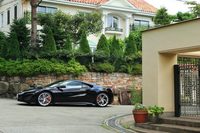 「クワイエット」モードではエンジンの回転数が4000rpm以下に抑えられるほか、フロントのモーターだけを使ったEV走行が積極的に行われるようになる。