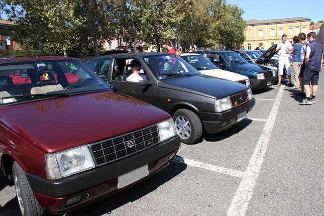 2010年7月25日、フィオレンツォーラ・ダルダで開催された「アウトビアンキ Y10」の25周年ミーティング。