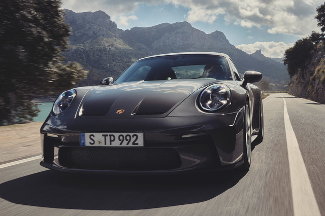 ポルシェが新型「911 GT3ツーリングパッケージ」の予約注文受け付けを