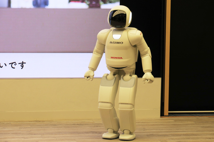 ホンダが長年にわたり開発を続けてきたヒューマノイドロボットの「ASIMO」。今年は「NSX」の誕生30周年であると同時に、ASIMOの誕生20周年の年でもある。