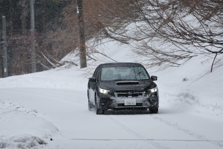 2022年7月に発売されたグッドイヤーのオールシーズンタイヤ「ベクター4シーズンズGEN-3」。本格的なウインターシーズンの到来を前に、その特徴と実際に雪道を走った印象をあらためて紹介する。