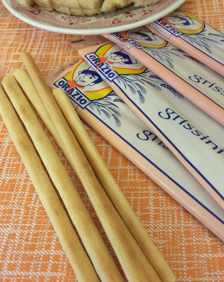 クルマ酔い防止に効き目があるとされるグリッシーニ。