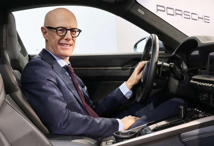 2026年1月1日付でポルシェのCEOに就任したミヒャエル・ライタース氏。ポルシェで13年以上働いた後、フェラーリのCTOやマクラーレンのCEOを歴任しており、今回のトップ人事は古巣へのカムバックということになる。2026年の見通しとしては、「世界中の顧客やファンを魅了する、感動的な新型車も発表する予定」という。