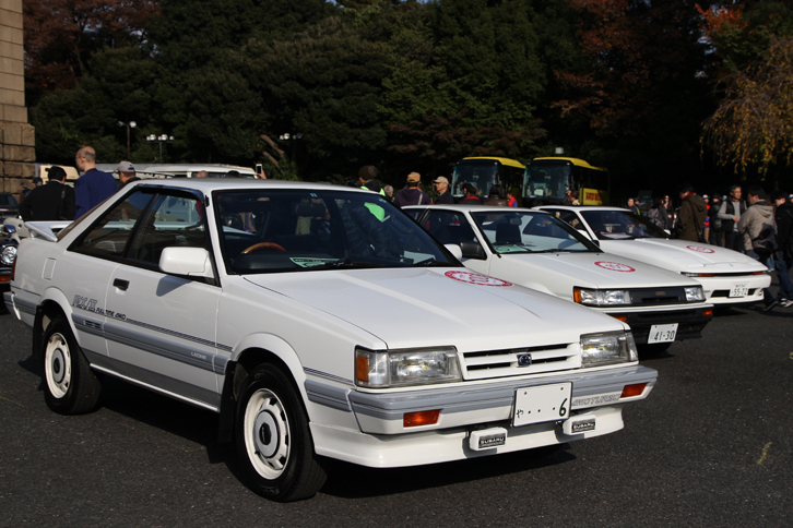 生産から30年を経過したクルマ、という参加資格を今年取得した、参加車両中最も若い1986年生まれのトリオ。手前から「スバル・レオーネRX/II」、「トヨタ・カローラ レビン1600GT」、そして「トヨタ・スープラ」。