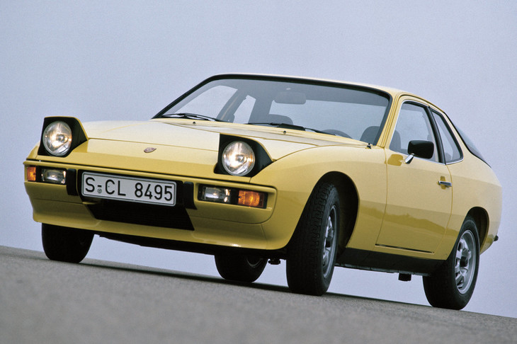 リトラクタブルヘッドライトを備えた「ポルシェ924」（1976年）。格納式のヘッドライトは、スーパーカーや高性能スポーツカーのアイコンとして持てはやされた。