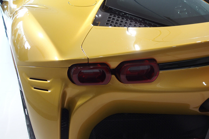 フェラーリSF90スパイダー（テールランプ）