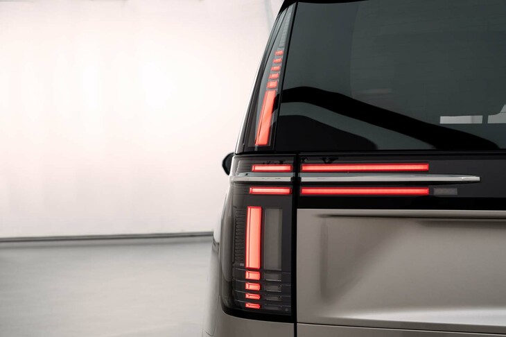 ボルボEM90（リアコンビランプ）