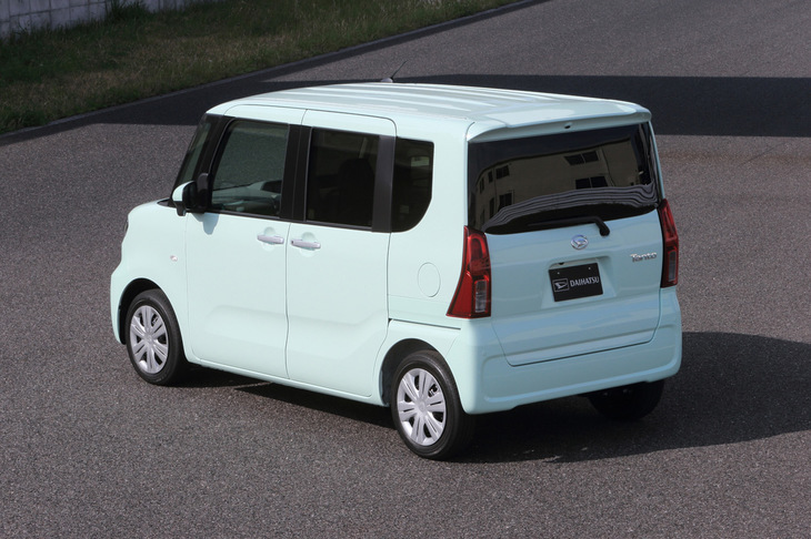 標準車の「タントXターボ」。試乗車には新色の「アイスグリーン」が採用されていた。