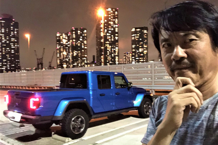 見た目はウルトラハードなのに運転が楽チンな「グラディエーター」。さすが世界一モテるクルマは奥が深い。バック駐車も余裕で、枠にビタッと一発で収められた。でも、ほった君も私も荷台に載せるものはない。