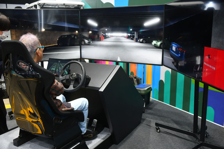 こちらは自動パーキングのシミュレーション。実用化がリアルに期待できるシステムである。