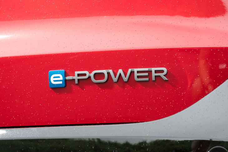 パワーユニットには日本初導入の第3世代「e-POWER」を採用。WLTCモードの燃費は、FF車が23.4km～25.7km/リッター。4WD車が20.1km/リッター～21.5km/リッターとなっている。