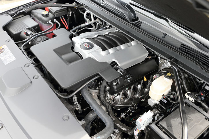 「エスカレード」に搭載される6.2リッターV8 OHVエンジン。燃料の筒内直接噴射や、気筒休止システムなどの採用により、効率の改善が図られている。