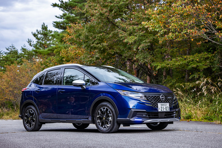 今回試乗した車両のボディーカラーは、「オーロラフレアブルーパール（P）／スーパーブラック2トーン」と呼ばれる「ノートAUTECHクロスオーバー」の有償専用色。