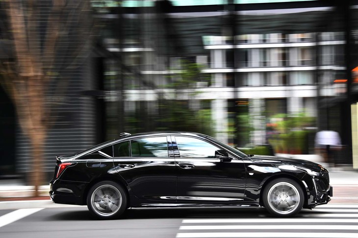 キャデラックCT5スポーツ