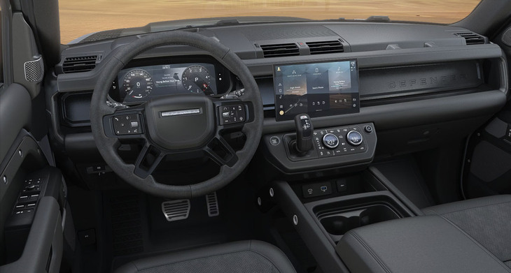 エボニーウインザーレザー／Dinamicaスエードクロス＆ロバステックシート仕様は限定40台。