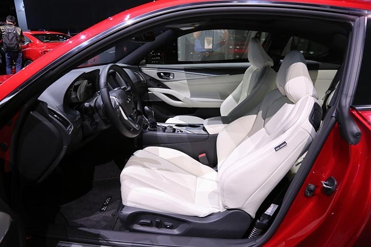 インフィニティQ60