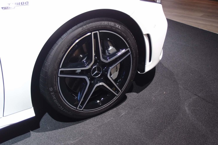 メルセデスAMG A35 4MATICセダン（フロントホイール）