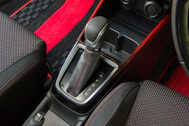 
	2ペダル仕様のトランスミッションがCVTからトルコン式の6段ATに変わったこともトピックのひとつに挙げられる。
	