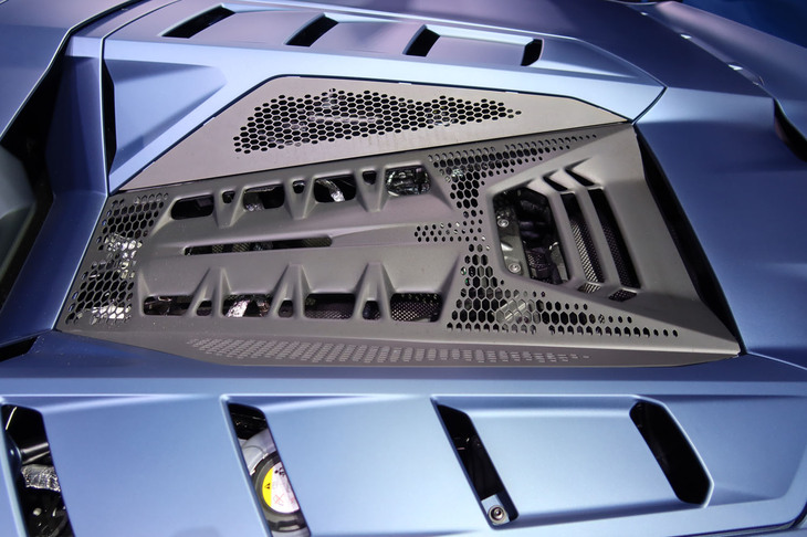 ランボルギーニ・テメラリオ（エンジンフード）