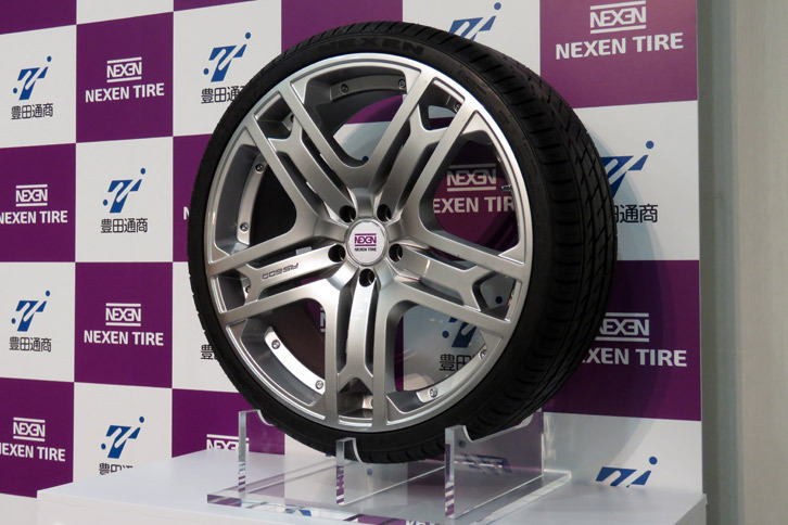 日本市場では、まずはネクセンブランドの乗用車用プレミアムタイヤ「N FERA」シリーズを中心に訴求していくとしている。写真は「ネクセンN FERA SU1」。