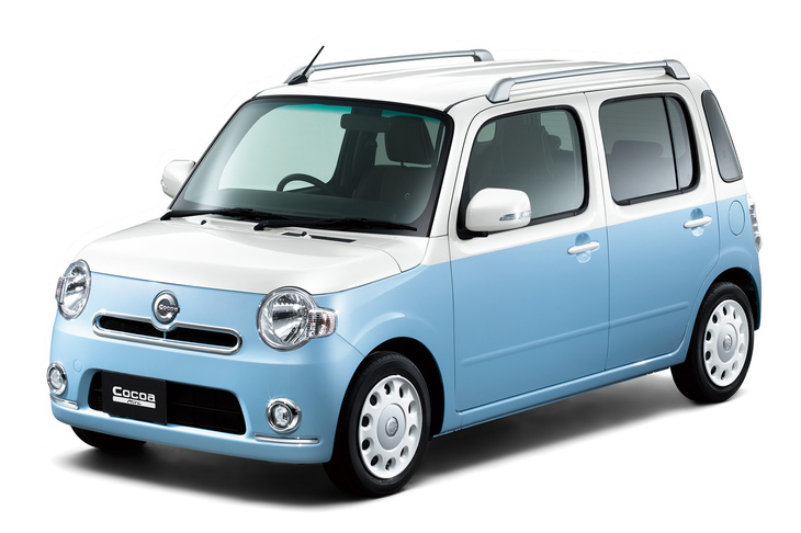 2009年8月から2018年3月にかけて販売された「ミラココア」。クルマのデザインやカラーバリエーション、特別仕様車の設定を含めたマーケティングなど、全方位的に「カワイイ」を意識したプロダクトだった。