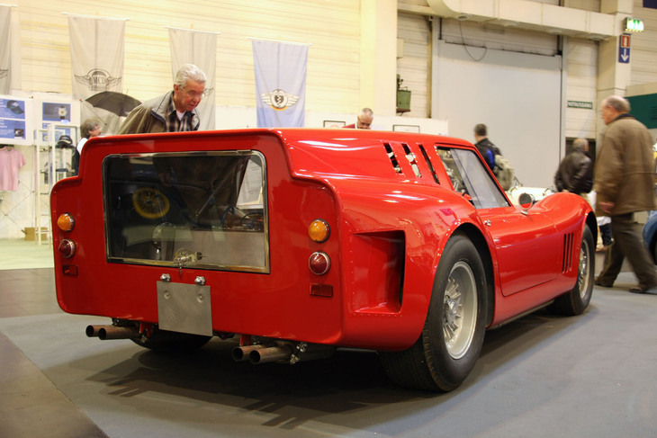 「イソ・リヴォルタ コンペティツィオーネ」（1966年）のテールエンド。