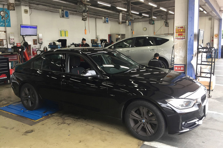 激安店近くのカー用品店へ駆け込んでバッテリーを交換。お値段は6万円ナリ。