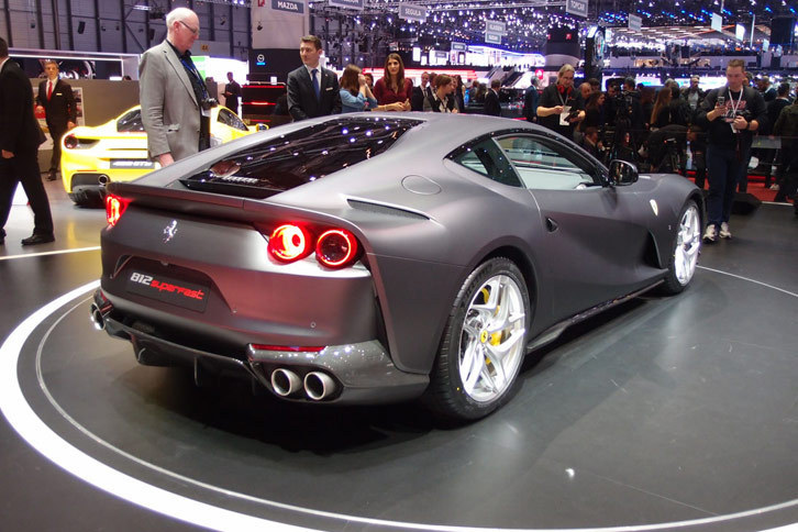 フェラーリ812スーパーファスト