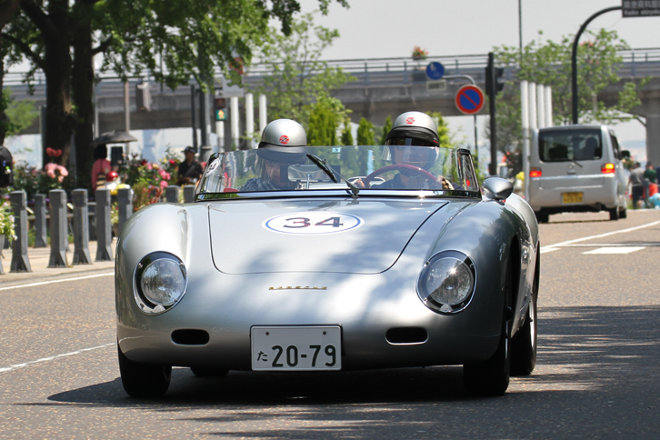 1958年「ポルシェ356Aスピードスター ザガート」。「356カレラ スピードスター」をベースに1台だけザガートで作られたが、レース中のアクシデントで失われたマシンを、ザガート自身が寸分たがわずリメイクしたモデル。