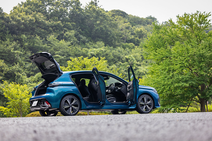 「308 GTハイブリッド」のボディーサイズは全長×全幅×全高＝4420×1850×1475mmで、ホイールベースは2680mm。オーソドックスなCセグメントのハッチバックスタイルは、今や少数派といえる存在だ。