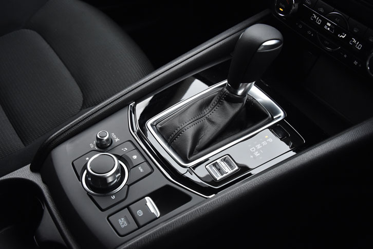 トランスミッションは6段ATのみの設定。