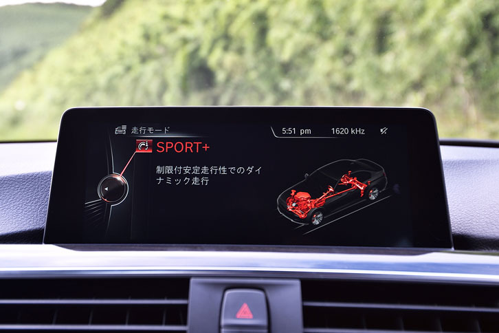 「ドライビング・パフォーマンス・コントロール」を「スポーツ＋」モードに。その走りは「M3」以上にスポーティー！