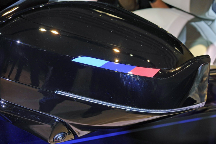 BMW i7 M70 xDrive（ドアミラーカバー）