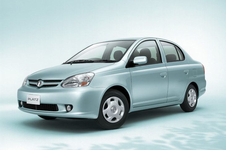 「トヨタ・プラッツ」
	1999年に「トヨタ・ヴィッツ」のセダン版として登場。トールワゴンの「トヨタ・ファンカーゴ」とともに3兄弟車として日本カー・オブ・ザ・イヤーを受賞した。