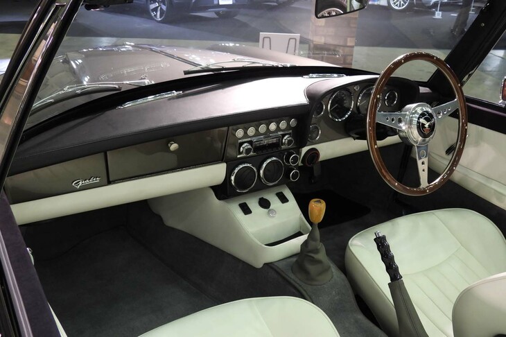 アルヴィス3リッター グラバー スーパーカブリオレ（コンティニュエーションモデル 2024年）