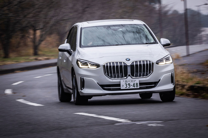 新型「2シリーズ アクティブツアラー」のプラットフォームは「FAAR」と呼ばれるもので、初代モデルで初めて世に出た「UKL2」の改良進化版。FAARは「X1」や「X2」、「1シリーズ」などのFF系モデルに使用されている。