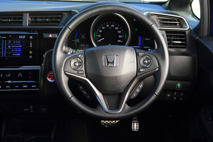 ホンダ・フィット ハイブリッド・S Honda SENSING（ステアリングホイール）