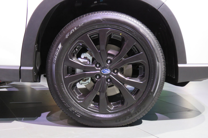 スバル・フォレスター スポーツ（18インチアルミホイール）