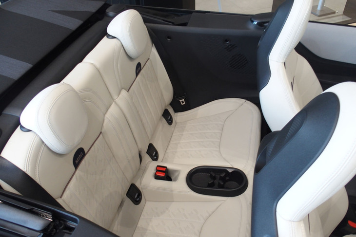 MINIクーパー コンバーチブル（リアシート）